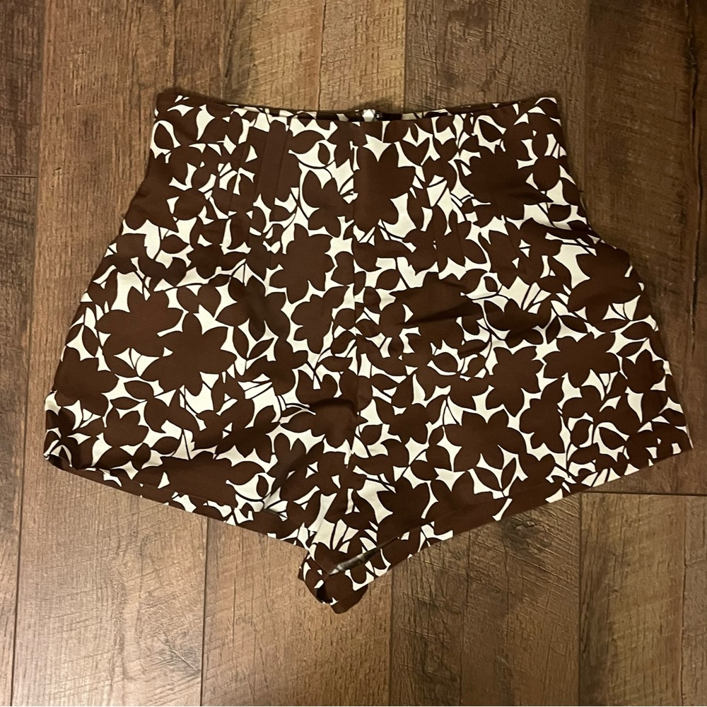 Michael Kors Brown and White Floral High Waisted Shorts (size 6)